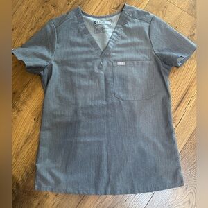 FIGS scrubs womens Catarina top in Heather Grey size XS